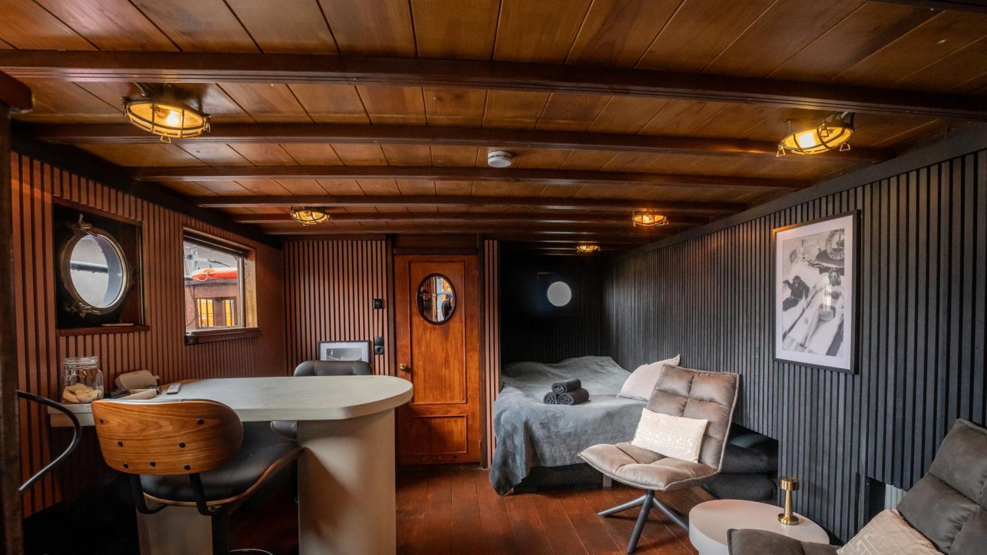 Houseboat-Amsterdam-Classic Luaran gambar