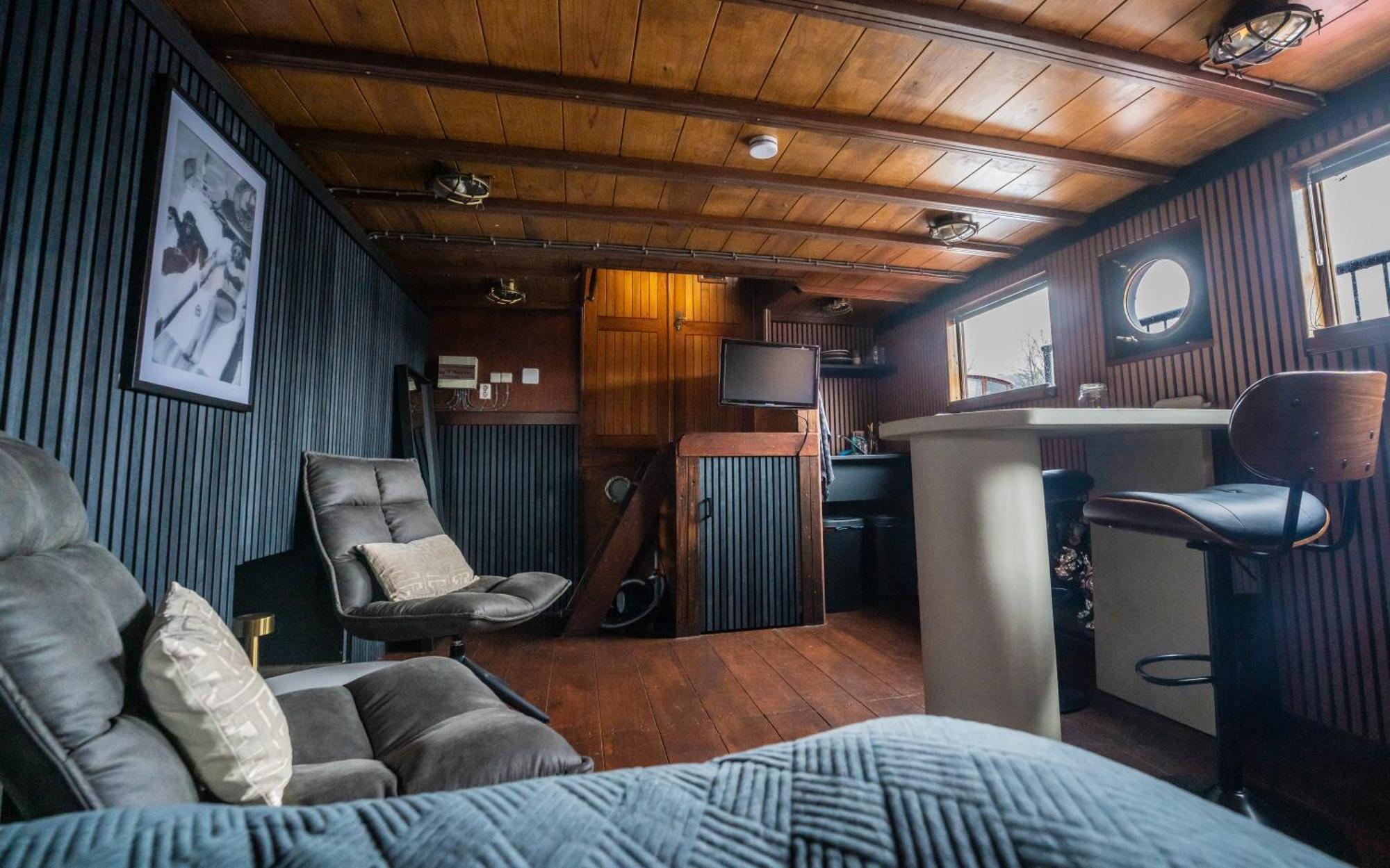 Houseboat-Amsterdam-Classic Luaran gambar