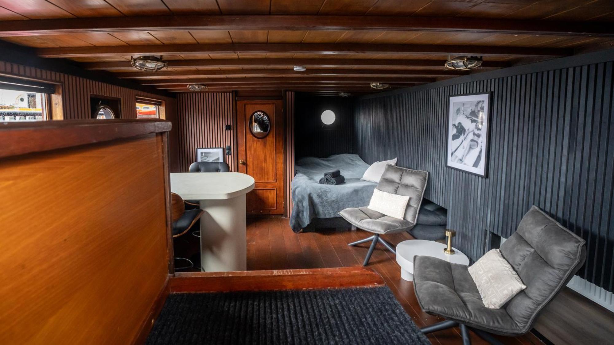 Houseboat-Amsterdam-Classic Luaran gambar