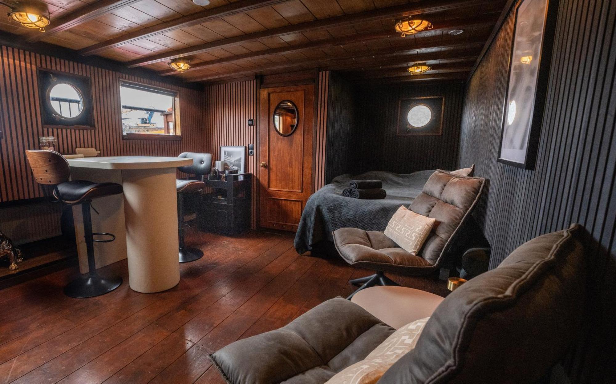 Houseboat-Amsterdam-Classic Luaran gambar