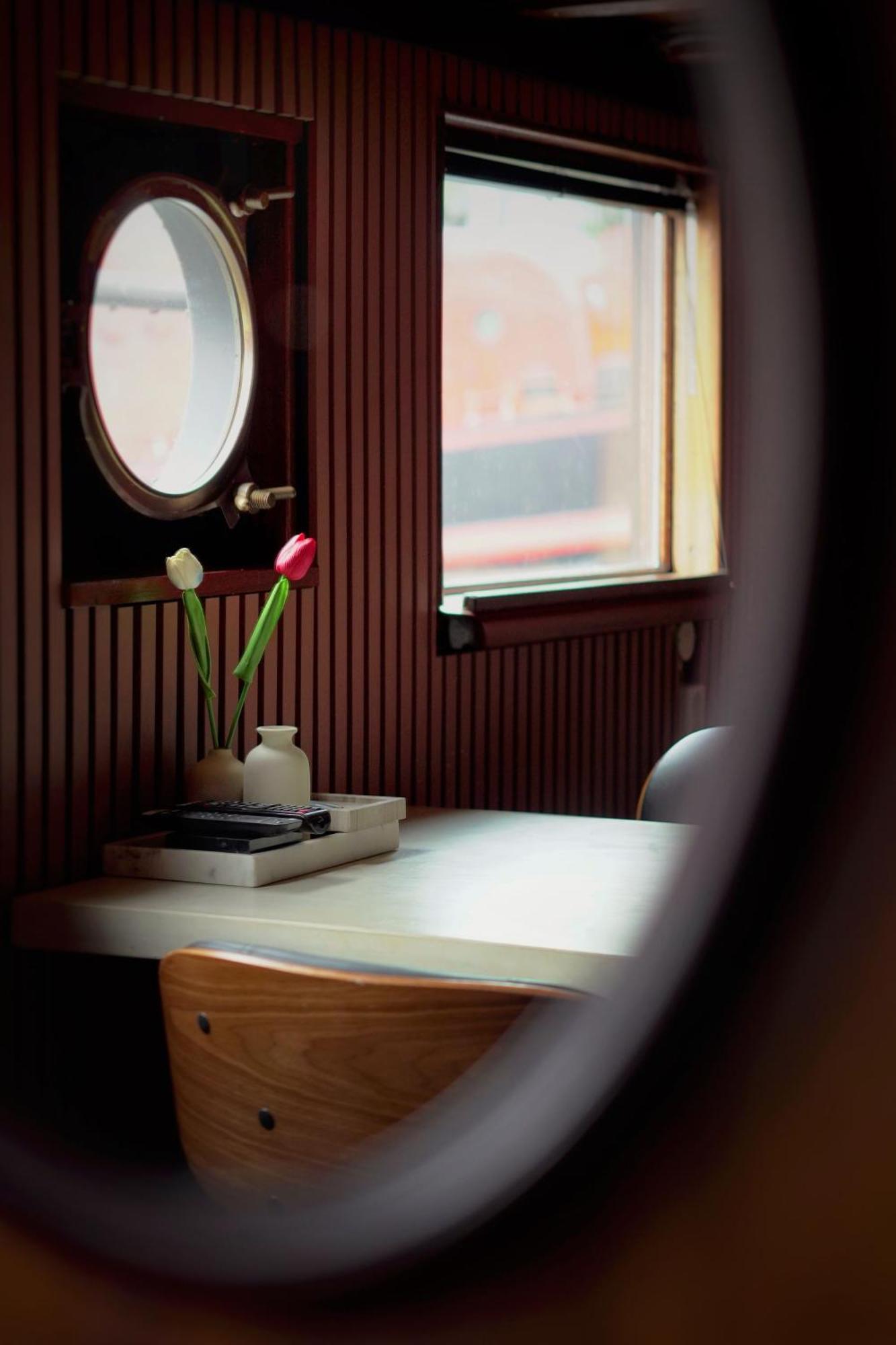 Houseboat-Amsterdam-Classic Luaran gambar