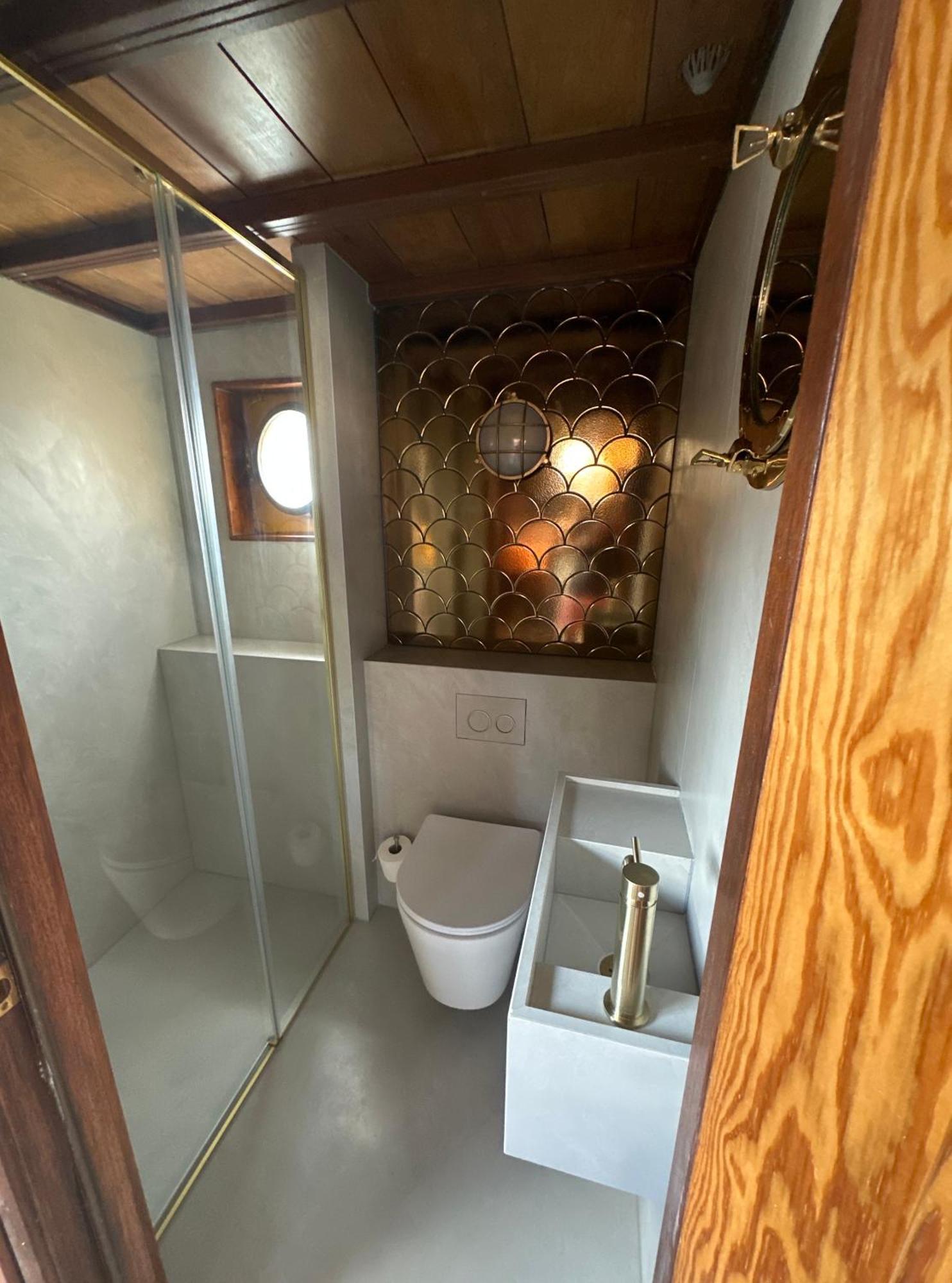Houseboat-Amsterdam-Classic Luaran gambar